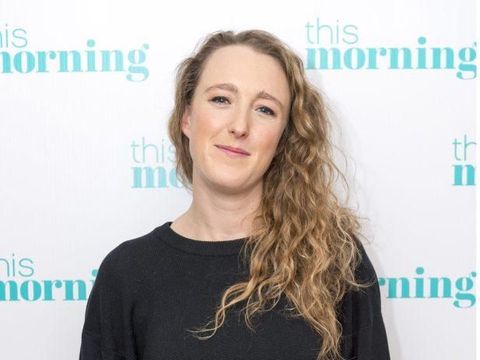 Horor! Wanita Ini Jadi Kontroversi karena Ngaku Pacaran dengan Hantu