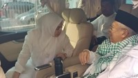 Wury mendampingi Maruf Amin saat pulang dari Kantor PPP. Di PPP, Maruf Amin juga sempat bercerita bahwa dia tidak pernah berniat menjadi cawapres. 