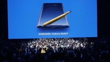 Terlihat crowd yang mencoba experience Galaxy Note 9 dan beberapa produk Samsung yang diluncurkan bersamaan seperti Samsung Watch. (Foto: detikINET/Meliyanti Setyorini)