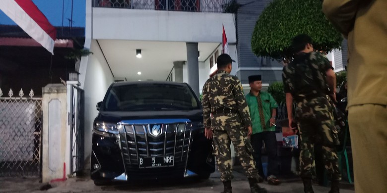 Suasana Rumah Maruf Amin Jelang Pendaftaran ke KPU Pagi Ini Suasana Rumah Maruf Amin Jelang Pendaftaran ke KPU Pagi Ini