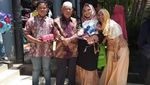 Senyum Kakek 70 Tahun Nikahi Gadis dari Bone dengan Mahar Rp 1 M