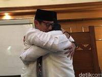 Anies Terima Sandiaga Uno Berhenti Jadi Wagub, Lalu Berpelukan