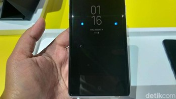 Mengusung layar 6,4 inch Super AMOLED. Resolusinya 2.960 x 1.440 pixel dengan kedalaman 512 ppi dan aspek rasio 18,5:9. Foto: detikINET/Meliyanti Setyorini