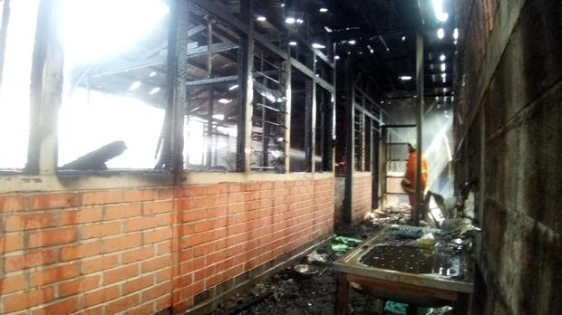 Kebakaran di gudang sembako di Jalan Dewi Sartika, Depok