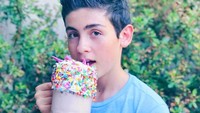 Walau baru berusia 14 tahun, bakat Ryan Wilson dalam membuat cake cantik patut diacungi jempol. Ketertarikannya pada cake sudah ada sejak Ryan kecil. Foto: Instagram ryanwilsonbakes