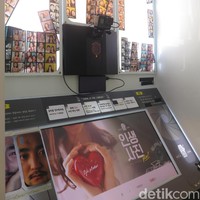 Berikut adalah photo booth di mana para pemain Mimi Shop dan pelanggannya bisa berfoto bersama, termasuk Gracia Tjahja Winata pemenang kontes asal Indonesia yang dirias oleh Cheetah di episode spesial tersebut. Foto: Rahmi Anjani/Wolipop