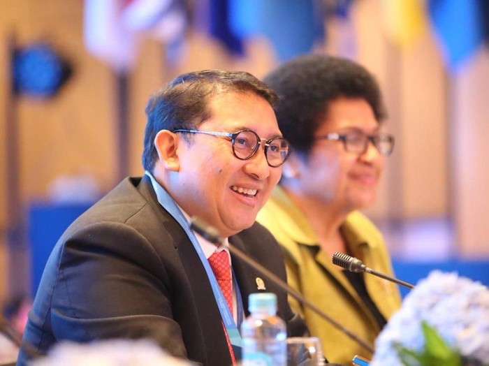 Fadli Zon Bersedia Tukar Dolar AS Miliknya