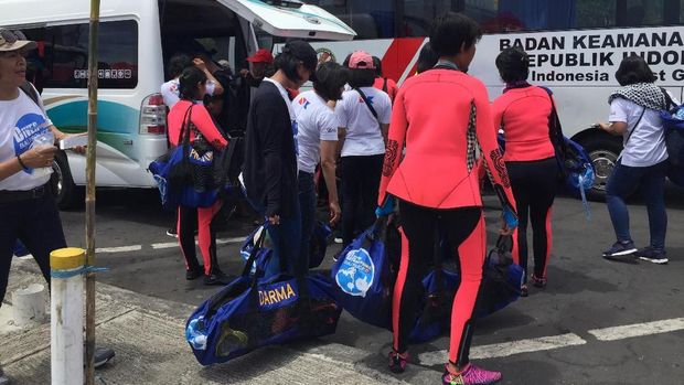 Penyelam yang bersiap untuk test venue