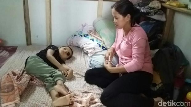 Kanker Mata, Bocah Ganteng Asal Pangandaran Ini Butuh Bantuan