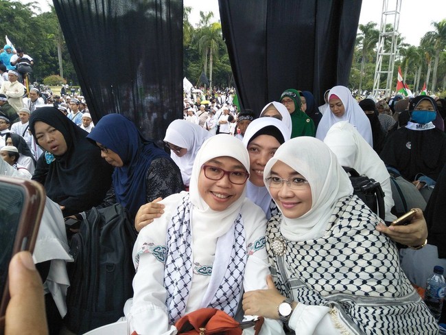 Pernikahannya kala itu cukup menarik perhatian. Hal ini disebabkan oleh usia keduanya yang cukup jauh yaitu 30 tahun. Foto: Ist.