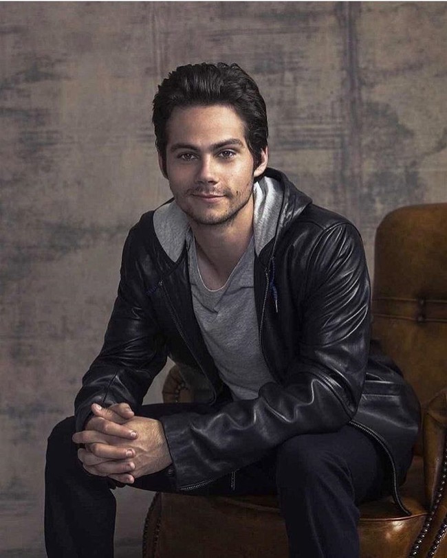 Chloe Moretz tertangkap kamera berkencan dengan Dylan di restoran The Nice Guy, sebelum akhirnya pergi bersama ke Avenue. Foto: Dok. Instagram/Dylan OBrien