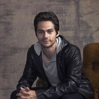 Chloe Moretz tertangkap kamera berkencan dengan Dylan di restoran The Nice Guy, sebelum akhirnya pergi bersama ke Avenue. Foto: Dok. Instagram/Dylan OBrien