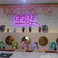 Ini tampilan area resepsionis salon Mimi Shop. Nuansa girlie sudah bisa terlihat dari bagian depan. Foto: Rahmi Anjani/Wolipop