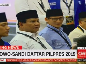 Prabowo Diapit Sandiaga dan AHY Saat Daftar ke KPU