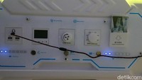 Foto: Lewat panel kontrol ini, traveler bisa mengatur AC, lampu, bahkan menguci pintu kapsul. (Masaul/detikTravel)