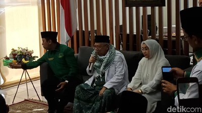 Potret Maruf Amin Didampingi Istri Usai Daftar Cawapres