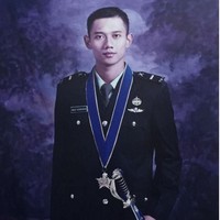 Setelah menempuh pendidikan di SMA Taruna Nusantara, Agus Harimurti Yudhoyono melanjutkan pendidikannya ke Akademi Militer Magelang. Dan ini adalah potret ketika AHY lulus pada 2000. Meraih predikat terbaik, ayah satu anak ini mendapatkan penghargaan pedang Tri Sakti Wiratama dan Adhi Makayasa. Foto: Dok. Instagram Agus Harimurti Yudhoyono/Ani Yudhoyono