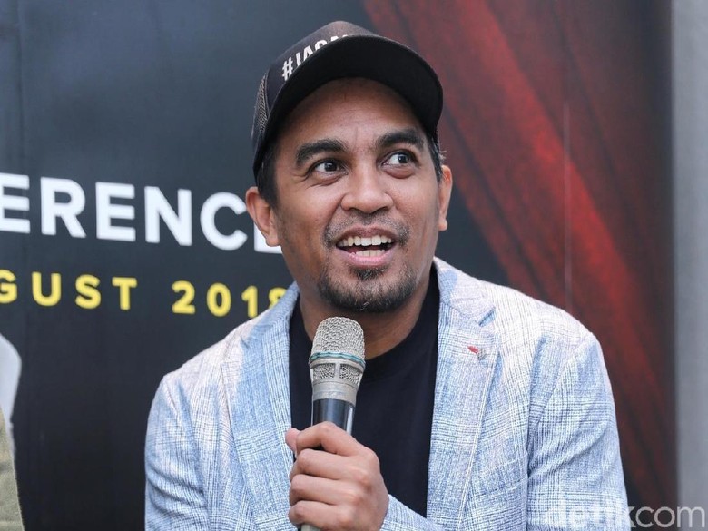 Hasil gambar untuk glen fredly menghina prabowo