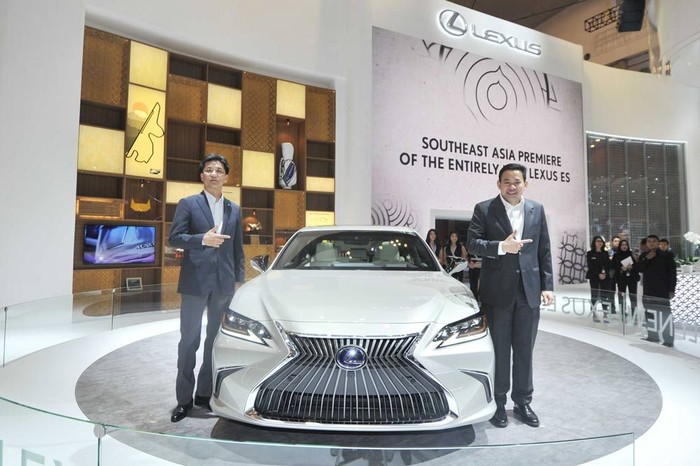 Lexus Hadirkan Sedan Premium Bermesin Hybrid Pintar di GIIAS 2018