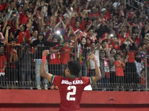 Di Malaysia Bersatu, Suporter Indonesia Justru Brutal di Tanah Air