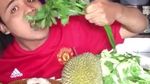 Kocak! Gaya Makan Fahrit Mufama yang Katanya Titisan Syahrini dan Olga