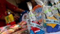 Souvenir Betawi pun ikut dipamerkan.