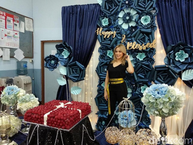 Jessica Iskandar Nggak Kapok Pacaran dengan Bule Jessica Iskandar Nggak Kapok Pacaran dengan Bule