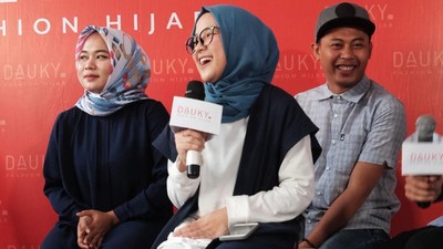 Foto: Imutnya Nissa Sabyan Pakai Hijab Simple Khas Anak Muda