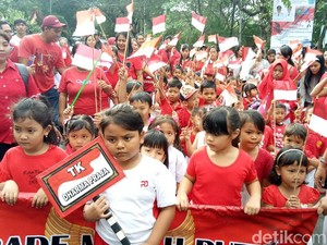 Sambut HUT RI ke-73, 3 Ribu Siswa TK Parade Merah Putih di Denpasar