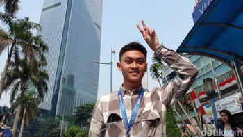 Mencoba S Pen untuk mengambil selfie secara remote. (Foto: detikINET/Virgina Maulita Putri)