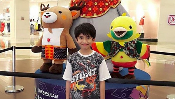 Lucunya Anak-anak Ini Saat Foto Bareng Maskot Asian Games 2018