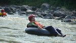 Foto: River Tubing Seru di Ciamis, Berani Coba?
