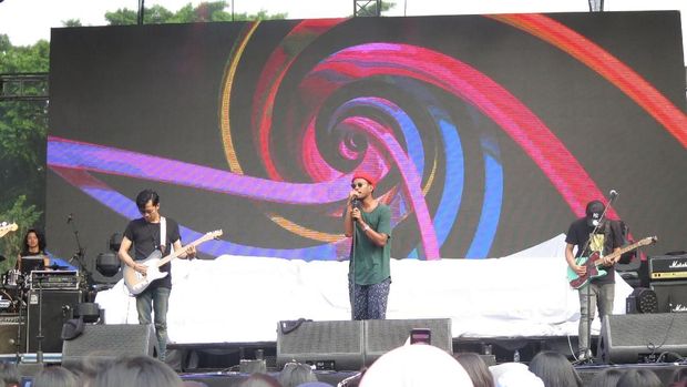 Joget Chill Sore Hari Bersama Teddy Adhitya di On Off Festival 2018