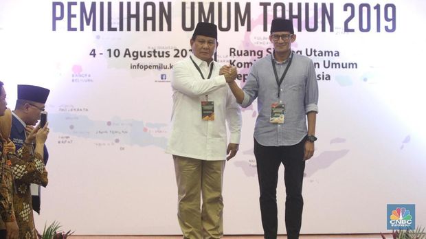 Prabowo - Sandiaga Uno daftar ke KPU Pasangan Capres Prabowo Subianto dan Cawapres Sandiaga Uno mendaftarkan diri untuk mengikuti Pilpres 2019 di Kantor Komisi Pemilihan Umum (KPU), Jalan Imam Bonjol, Jakarta, Jumat (10/8/2018). (Pasangan Capres Prabowo Subianto dan Cawapres Sandiaga Uno mendaftarkan diri untuk mengikuti Pilpres 2019 di Kantor Komisi Pemilihan Umum (KPU), Jalan Imam Bonjol, Jakarta, Jumat (10/8/2018). (CNBC Indonesia/ Andrean Kristianto)