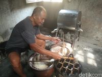 Legit Harum Kue Kolmbeng, Kue Jadul yang Selalu Bikin Kangen