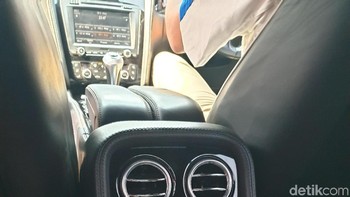 Interior Bentley Continental difoto menggunakan kamera Note 9. (Foto: detikINET/Virgina Maulita Putri)