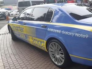Menjajal Samsung Galaxy Note 9 Dijemput Naik Super Car