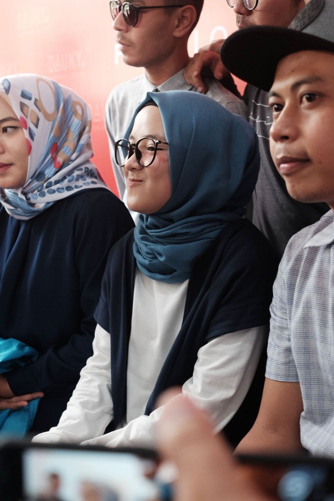 Vokalis grup musik Sabyan Gambus, Nissa Sabyan tengah populer dan memiliki banyak fans. Ia memiliki suara lembut dan wajah imut. Gayanya menarik perhatian banyak orang. Foto: Foto: Silmia Putri/Wolipop