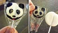 Untuk menarik perhatian konsumen, permen putih polos ini dibungkus dengan plastik bermotif wajah panda.Foto: Istimewa