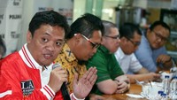 Sementara Ketua DPP Bidang Advokasi dan Hukum Partai Gerindra Habiburokhman sepakat tak mempermasalahkan tudingan duit mahar Rp 500 miliar yang dilontarkan Wasekjen Partai Demokrat Andi Arief. Gerindra menyebut kasus itu telah selesai karena sudah menghasilkan kesepakatan berkoalisi.