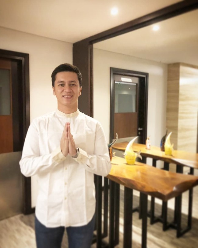 Sosoknya yang rupawan ini membuat Bripda Andre diidolakan oleh remaja perempuan hingga ibu-ibu. Foto: Dok. Andre Ferdiansyah