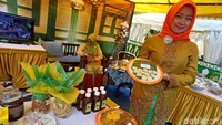 Para pengunjung yang hadir dibuat nyaman dengan suguhan khas Betawi.