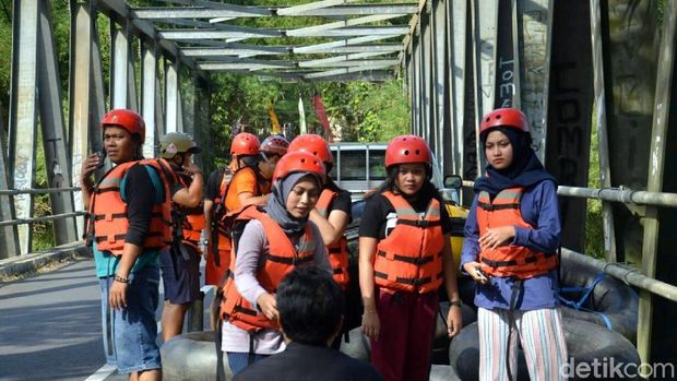 Para peserta sebelum mulai main river tubing (Dadang/detikTravel)