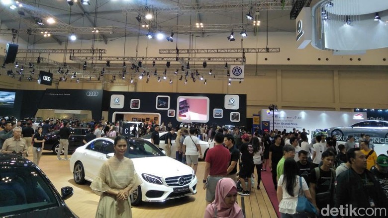 Suasana pameran mobil Foto: Ruly Kurniawan Suasana pameran mobil Foto: Ruly Kurniawan