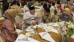 Pose Romahurmuziy Saat Ngemil Durian hingga Makan Malam dengan Jokowi 