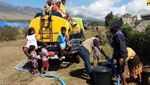 Senangnya Warga Korban Gempa Lombok Dapat Bantuan Air Bersih