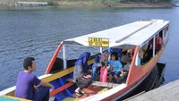 Foto: Setiap akhir pekan banyak wisatawan yang berkunjung ke objek wisata ini, salah satunya dengan naik perahu mengitari genangan Waduk Saguling (Wisma/detiktravel)