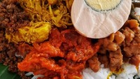 Menggiurkan ya sambalnya. Perpaduan rasa gurih, manis dan pedas jadi ciri khas nasi bogana. Foto : Instagram @esrher.lie