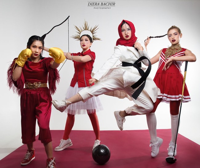 Girl Squad ikut merayakan pekan olahraga Asian Games yang dihelat di Indonesia tahun ini. Go INDONESIA! Girlsquad X @DieraBachir , we’ re so excited and honored for our country to be the host of #AsianGames2018. Aren’t you? If so, we’d like to know which country are you cheering for? Us? Undoubtedly #teamINDONESIA ❤, tulis Instagram Jessica Iskandar. Foto: Dok. Diera Bachir Photography 