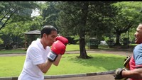 Bapak sehat banget kok. Main tinju aja bisa masa cek kesehatan nggak bisa, kata Kaesang di RSPAD Gatot Subroto, Jalan Abdul Rahman Saleh, Jakarta Pusat, Minggu (12/8/2018). (Foto: youtube/joko widodo) 